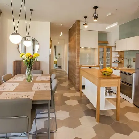 Luxury Marjan - Gold Apartment